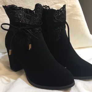 💕2 FOR $25💕 Sexy black lace booties gold accents